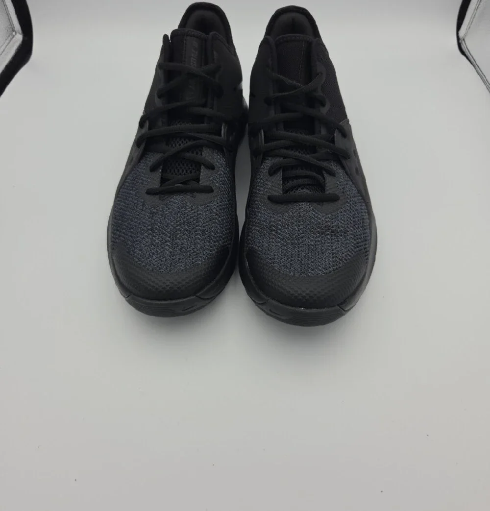 Nike Men's Black and Charcoal/Green Low-Top Basketball Sneakers Size 9.5
